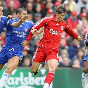 九游游戏中心官网-车迷热议：哪个车手的表现最值得期待？，最好的车手