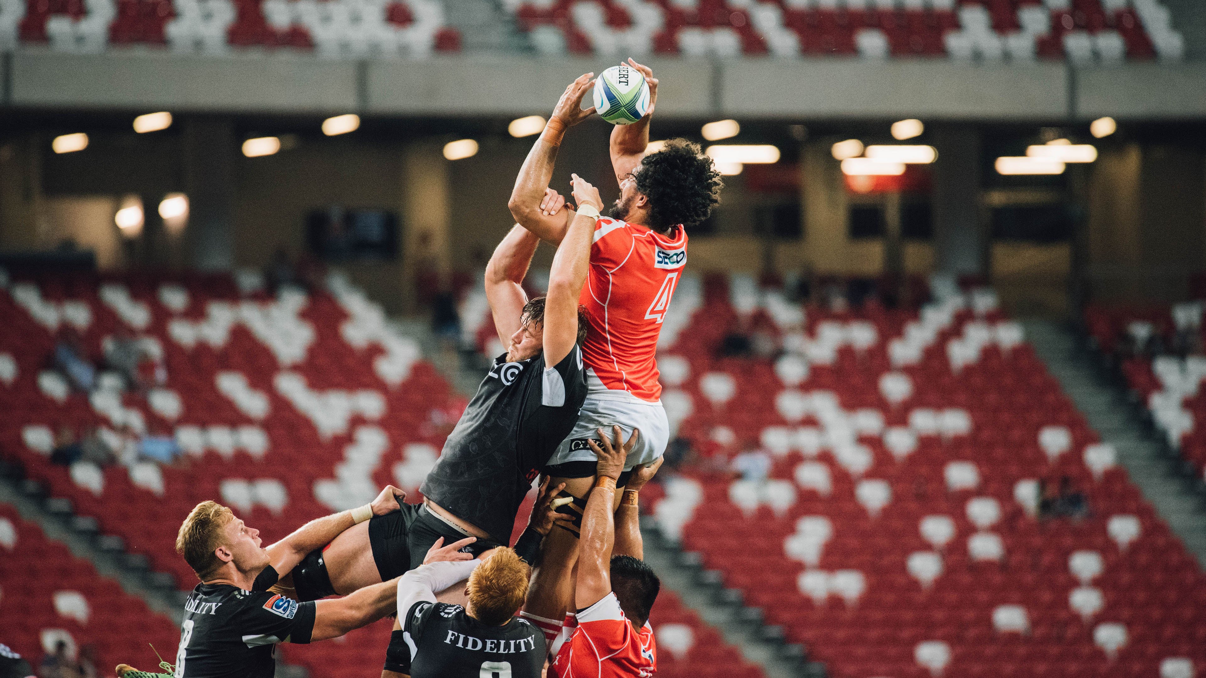 《虚拟偶像崛起，电竞比赛明星化全面铺开》，虚拟偶像界大名鼎鼎的人物叫什么